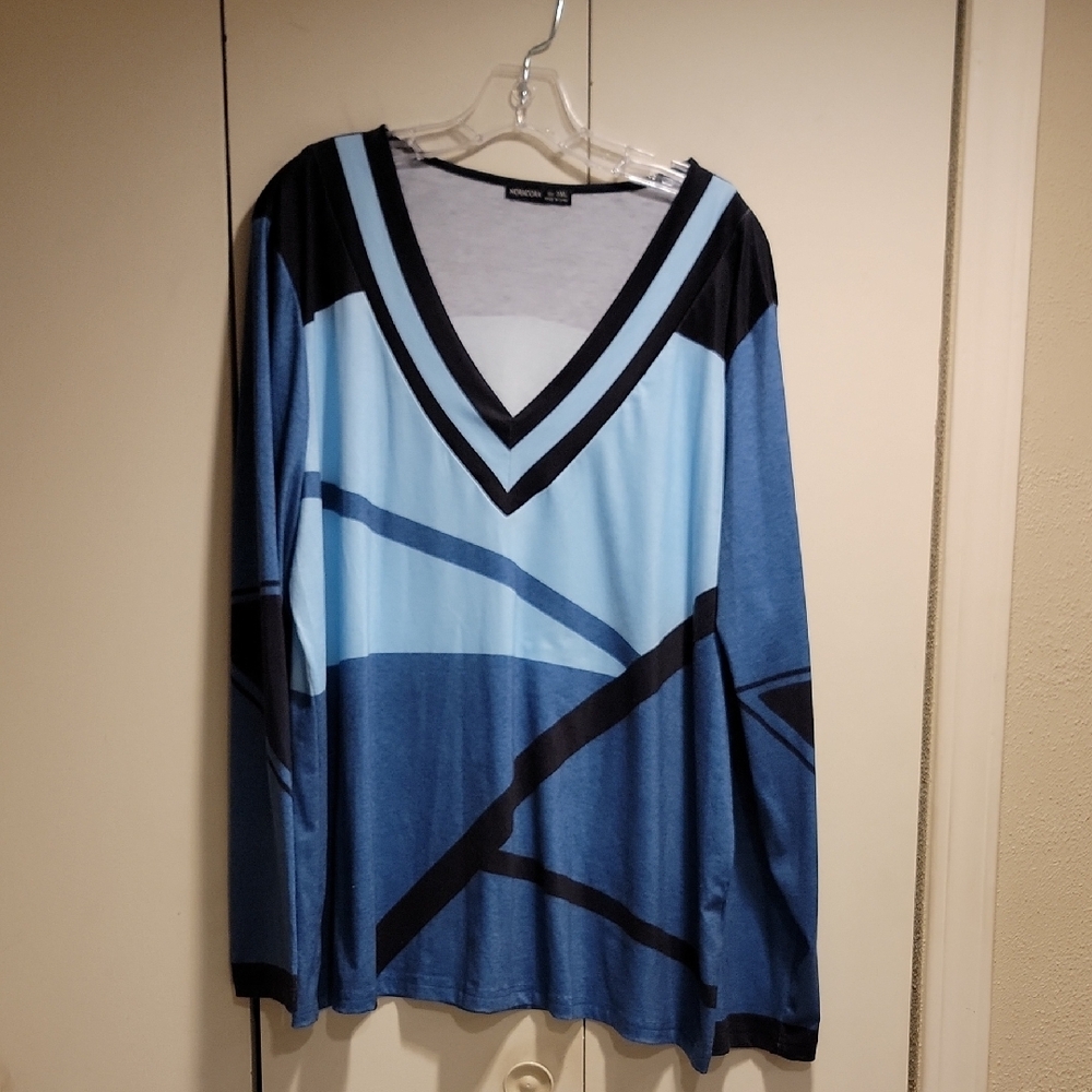 Color-Block V-Neck Sweater in Blue and Black
